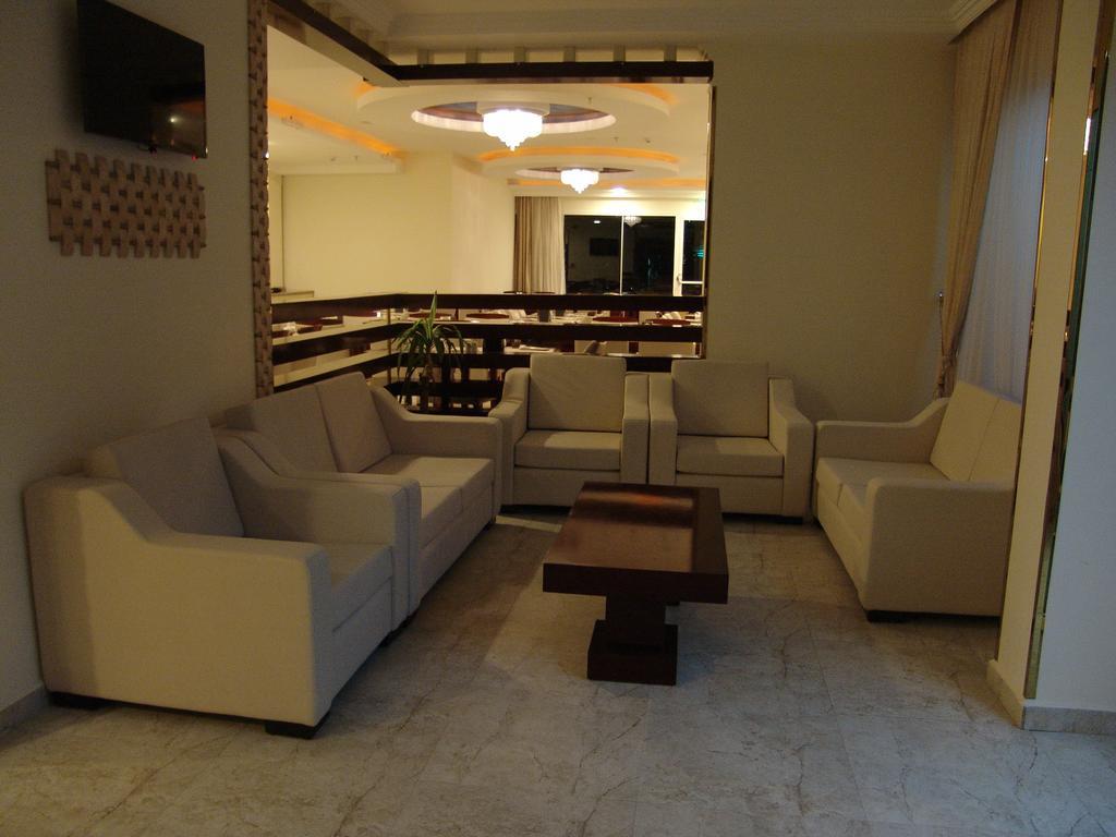 Izan Hotel İzmir Buitenkant foto